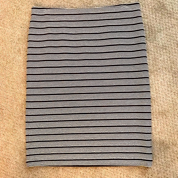 LOFT stretchy pencil skirt - Picture 1 of 5